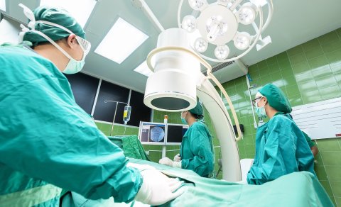 Samið við Sjúkratryggingar um bakaðgerðir